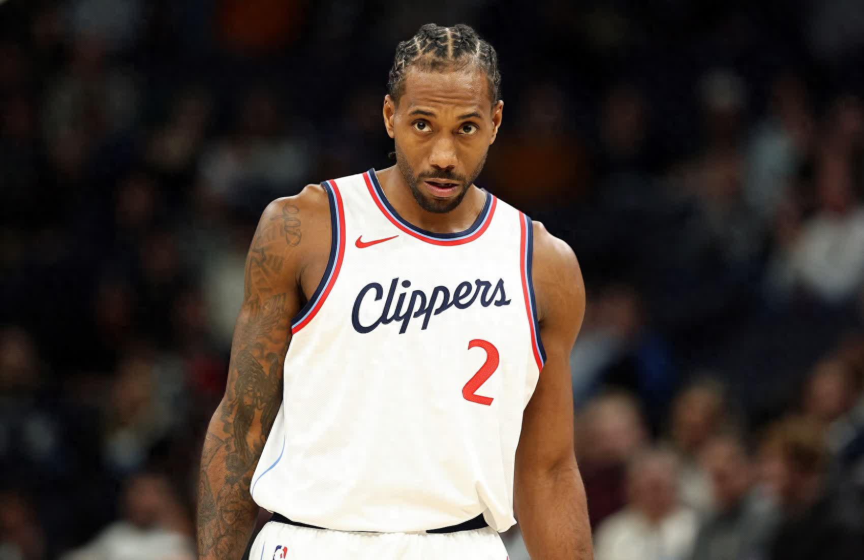 快船客场逆转,莱昂纳德率队连胜 快船客场逆转,莱昂纳德率队连胜