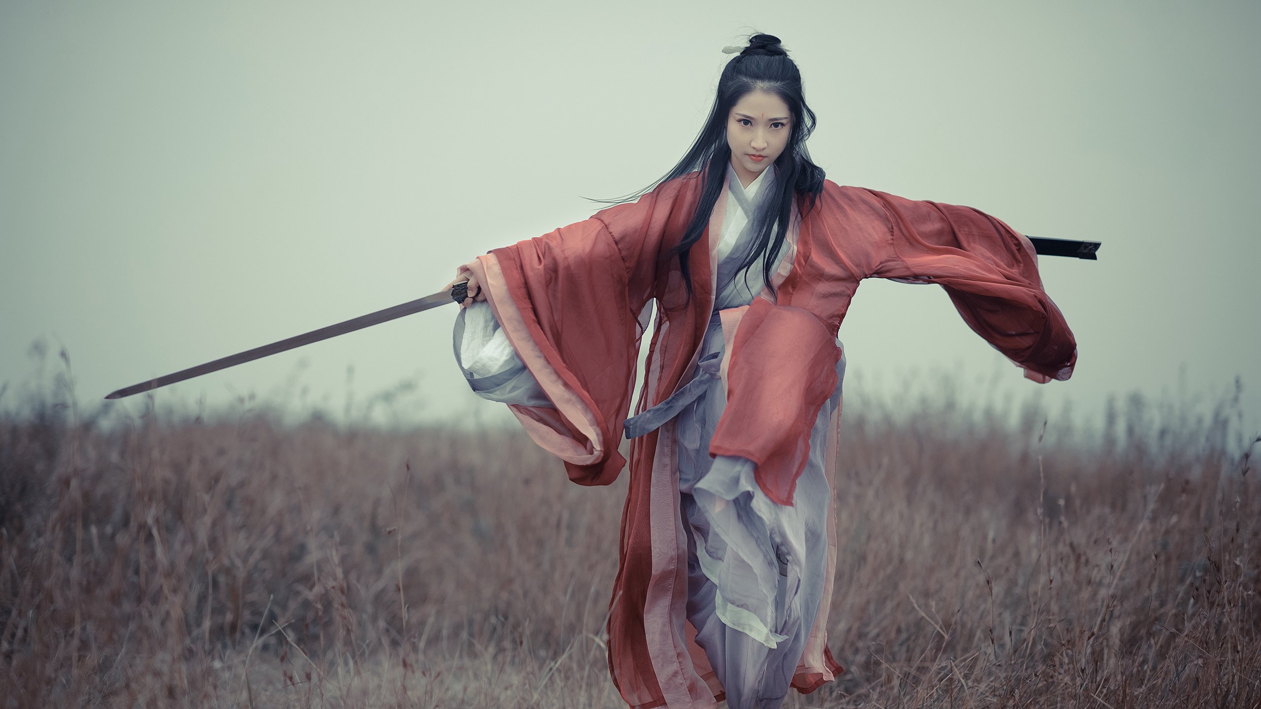 当铁血足球驶入F1赛道,西蒙尼与维斯塔潘的疯狂周末